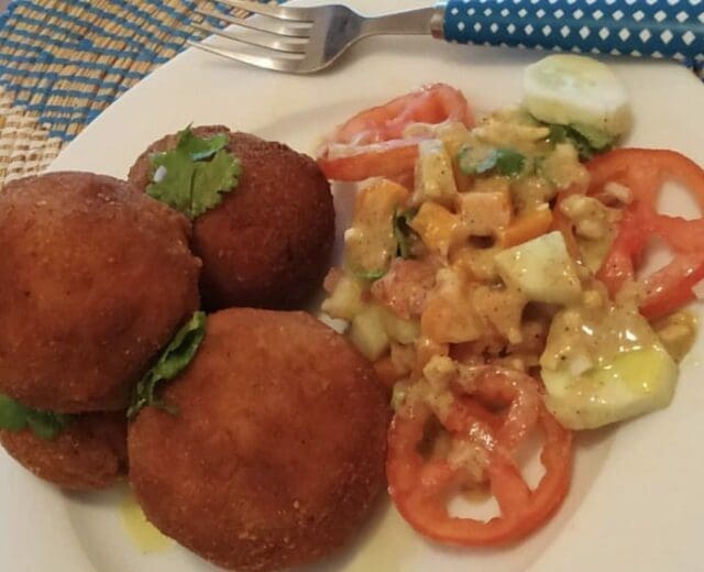 Croquettes de pommes de terre farcies au fromage et à la viande hachée. Croquettes de pommes de terre farcies au fromage et à la viande hachée.