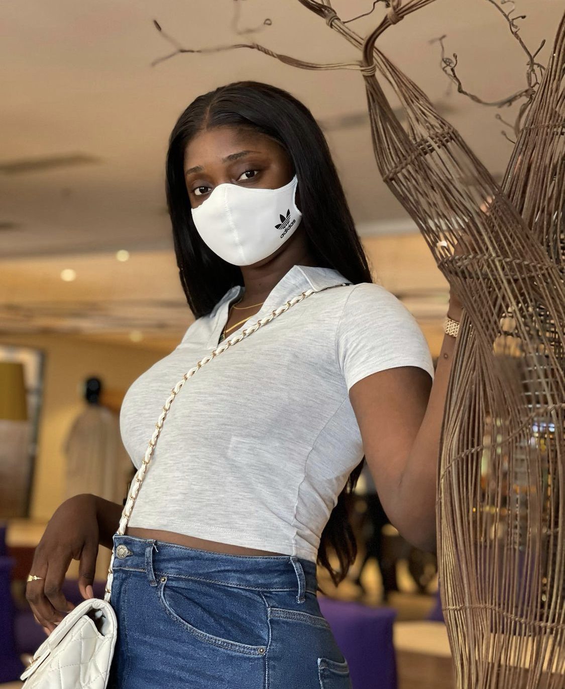 Mouna serie Virginie