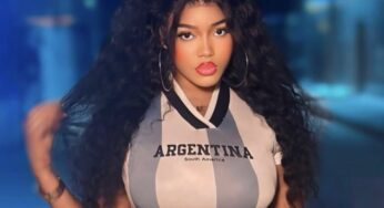 Molly Fatimah électrise la toile en maillot et leggings : un look captivant !
